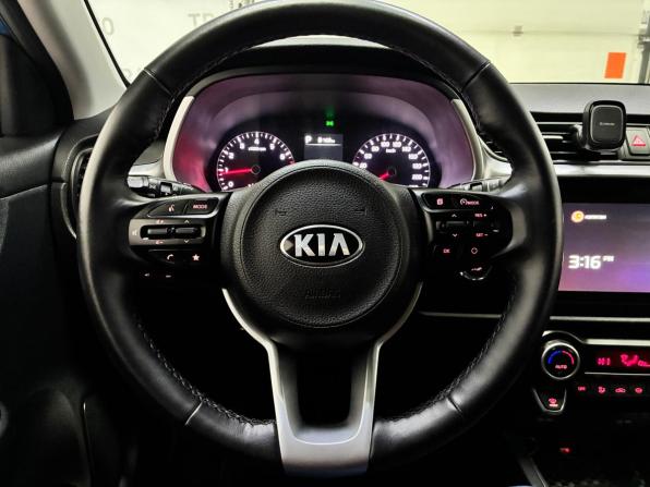 Kia Rio IV Рестайлинг с пробегом 2020 года, цена 1 640 000 рублей, 100000 км, седан, Автокод Объявления