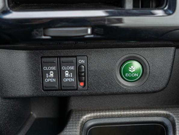 Honda Stepwgn V Рестайлинг с пробегом 2019 года, цена 2 295 000 рублей, 100536 км, минивэн, Автокод Объявления