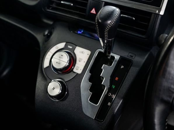 Toyota Sienta II Рестайлинг с пробегом 2018 года, цена 1 349 500 рублей, 128303 км, компактвэн, Автокод Объявления