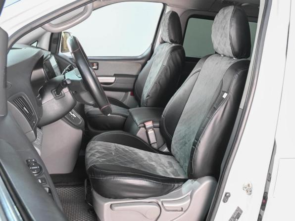 Hyundai H-1 II Рестайлинг с пробегом 2016 года, цена 2 230 000 рублей, 305916 км, минивэн, Автокод Объявления