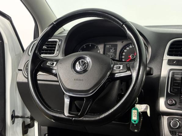 Volkswagen Polo V Рестайлинг с пробегом 2015 года, цена 1 135 000 рублей, 142363 км, седан, Автокод Объявления