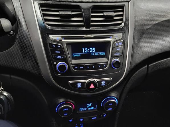 Hyundai Solaris I Рестайлинг с пробегом 2016 года, цена 1 045 000 рублей, 132600 км, седан, Автокод Объявления