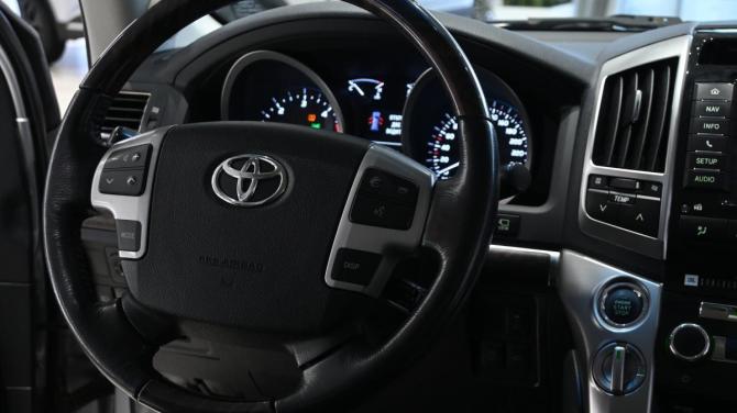 Toyota Land Cruiser 200 Series Рестайлинг 1 с пробегом 2015 года, цена 6 800 000 рублей, 48600 км, внедорожник, Автокод Объявления