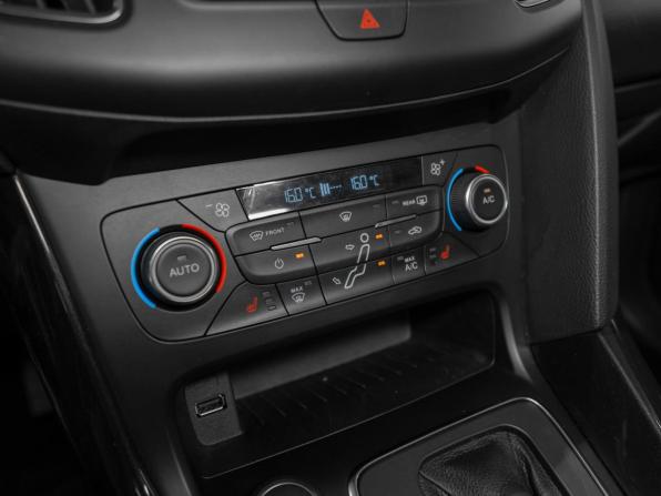 Ford Focus III Рестайлинг с пробегом 2016 года, цена 1 095 000 рублей, 181550 км, хэтчбек, Автокод Объявления