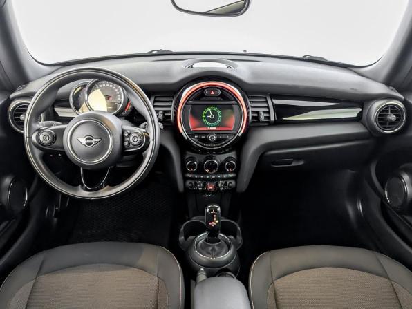 Mini Hatch III (F55/F56) Рестайлинг с пробегом 2020 года, цена 2 330 000 рублей, 73599 км, хэтчбек, Автокод Объявления