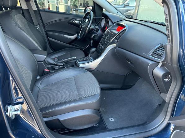 Opel Astra J с пробегом 2011 года, цена 650 000 рублей, 178553 км, хэтчбек, Автокод Объявления