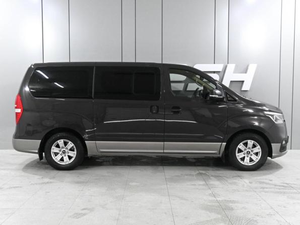 Hyundai H-1 II Рестайлинг 2 с пробегом 2019 года, цена 3 749 000 рублей, 131737 км, минивэн, Автокод Объявления