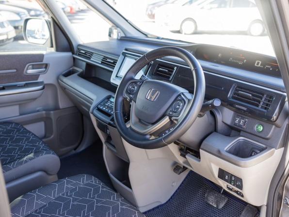Honda Stepwgn V Рестайлинг с пробегом 2020 года, цена 2 299 000 рублей, 196251 км, минивэн, Автокод Объявления