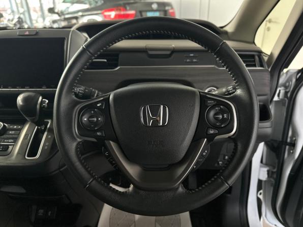 Honda Freed II Рестайлинг с пробегом 2021 года, цена 2 190 000 рублей, 70906 км, компактвэн, Автокод Объявления