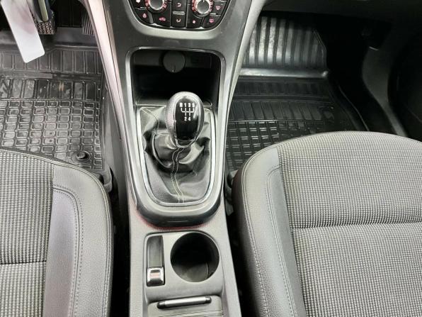 Opel Astra J Рестайлинг с пробегом 2012 года, цена 590 000 рублей, 304265 км, седан, Автокод Объявления