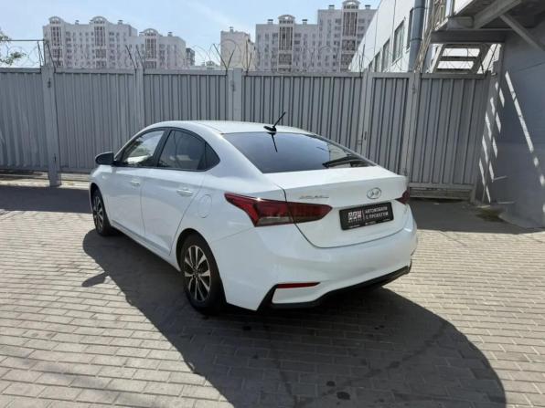 Hyundai Solaris II с пробегом 2017 года, цена 899 000 рублей, 187014 км, седан, Автокод Объявления