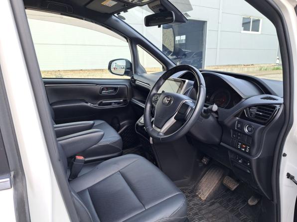 Toyota Esquire I Рестайлинг с пробегом 2020 года, цена 3 020 800 рублей, 27540 км, минивэн, Автокод Объявления