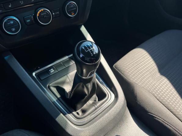 Volkswagen Jetta VI Рестайлинг с пробегом 2014 года, цена 1 050 000 рублей, 246752 км, седан, Автокод Объявления