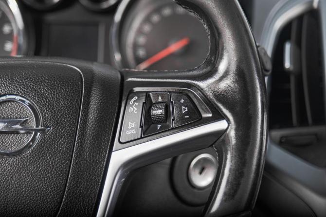 Opel Astra J с пробегом 2011 года, цена 739 000 рублей, 261228 км, универсал, Автокод Объявления