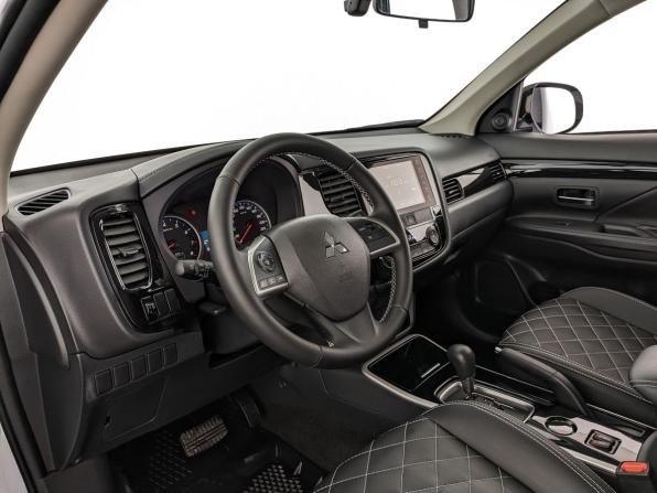 Mitsubishi Outlander III Рестайлинг 3 с пробегом 2022 года, цена 2 845 000 рублей, 3869 км, внедорожник, Автокод Объявления
