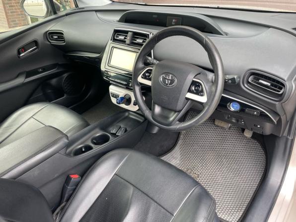 Toyota Prius IV (XW50) с пробегом 2016 года, цена 1 570 000 рублей, 140614 км, лифтбек, Автокод Объявления