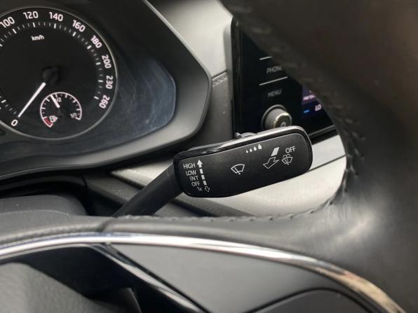 Skoda Octavia IV (A8) с пробегом 2021 года, цена 2 099 000 рублей, 75173 км, лифтбек, Автокод Объявления