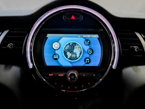Mini Hatch III (F55/F56) Рестайлинг с пробегом 2020 года, цена 2 315 000 рублей, 51000 км, хэтчбек, Автокод Объявления
