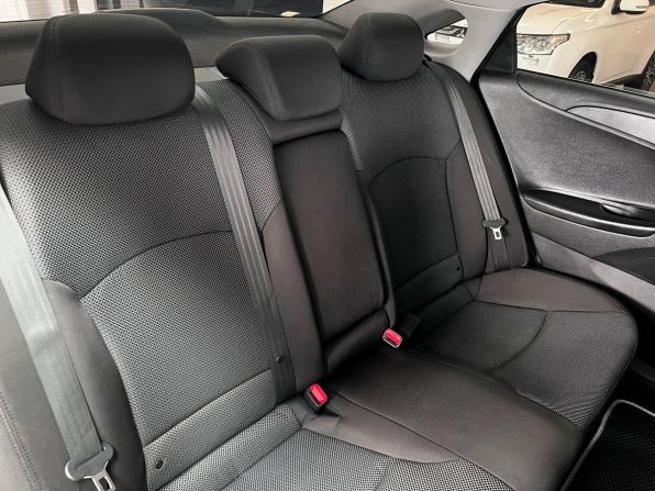 Hyundai Sonata VI (YF) с пробегом 2011 года, цена 945 000 рублей, 267025 км, седан, Автокод Объявления