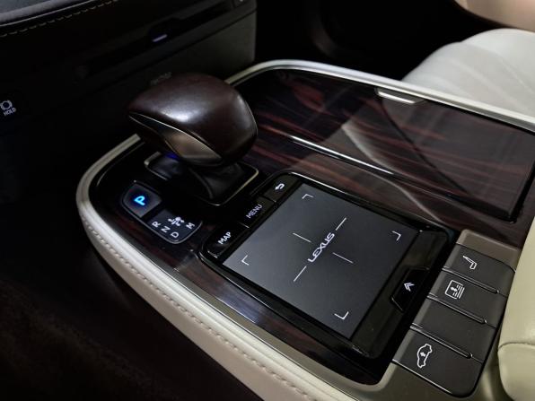 Lexus LS V с пробегом 2018 года, цена 5 315 000 рублей, 173380 км, седан, Автокод Объявления