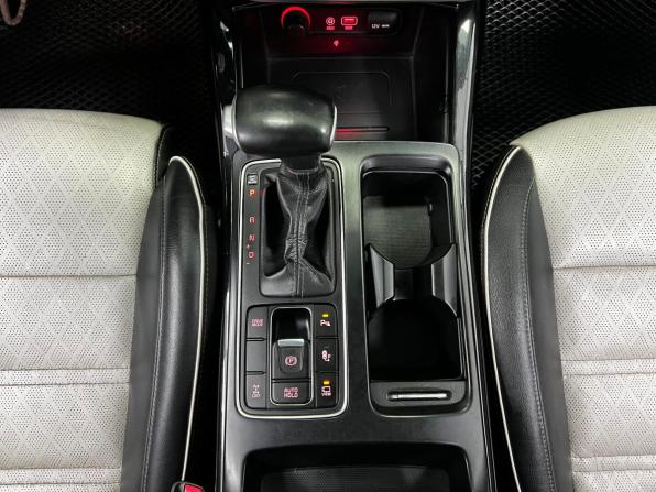 Kia Sorento III Prime Рестайлинг с пробегом 2018 года, цена 2 999 000 рублей, 152000 км, внедорожник, Автокод Объявления