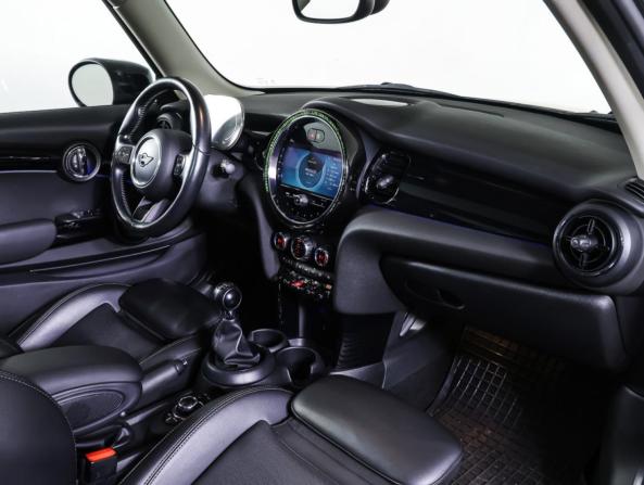Mini Hatch III (F55/F56) Рестайлинг 2 с пробегом 2021 года, цена 3 038 310 рублей, 42029 км, хэтчбек, Автокод Объявления