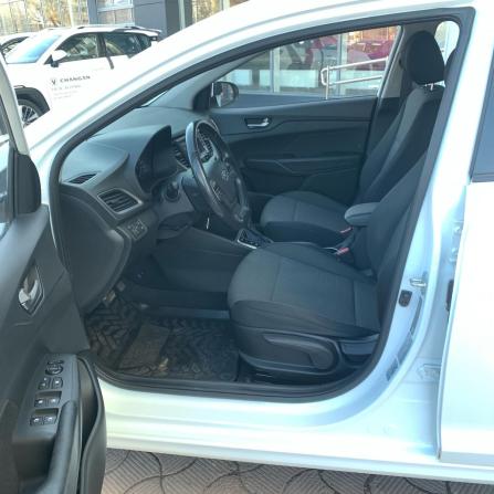 Hyundai Solaris II с пробегом 2017 года, цена 1 378 000 рублей, 76500 км, седан, Автокод Объявления