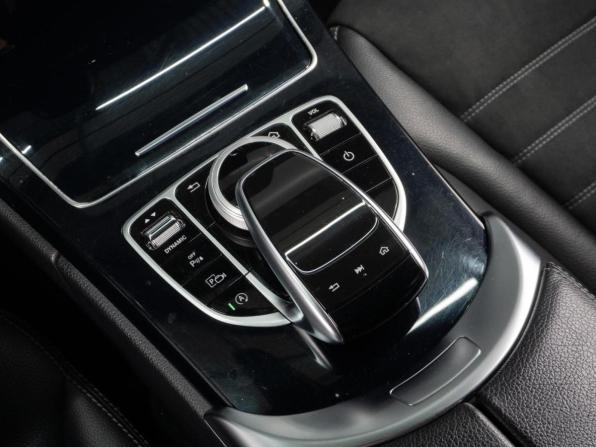 Mercedes-Benz C-Класс IV (W205) Рестайлинг с пробегом 2018 года, цена 2 648 000 рублей, 105320 км, седан, Автокод Объявления