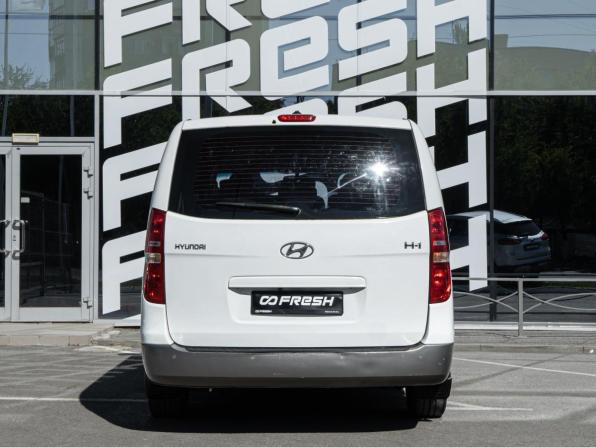 Hyundai H-1 II с пробегом 2015 года, цена 2 650 000 рублей, 218797 км, фургон, Автокод Объявления