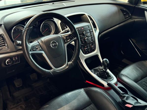Opel Astra J Рестайлинг с пробегом 2013 года, цена 900 000 рублей, 135049 км, хэтчбек, Автокод Объявления