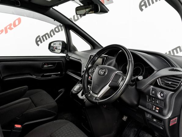 Toyota Noah III (R80) Рестайлинг с пробегом 2019 года, цена 2 469 000 рублей, 170597 км, минивэн, Автокод Объявления