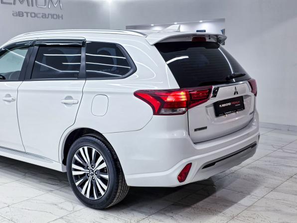 Mitsubishi Outlander III Рестайлинг 3 с пробегом 2022 года, цена 2 439 000 рублей, 63267 км, внедорожник, Автокод Объявления