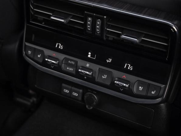 Toyota Land Cruiser 300 Series с пробегом 2022 года, цена 9 299 000 рублей, 51215 км, внедорожник, Автокод Объявления