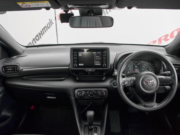 Toyota Yaris IV с пробегом 2021 года, цена 1 370 000 рублей, 66183 км, хэтчбек, Автокод Объявления