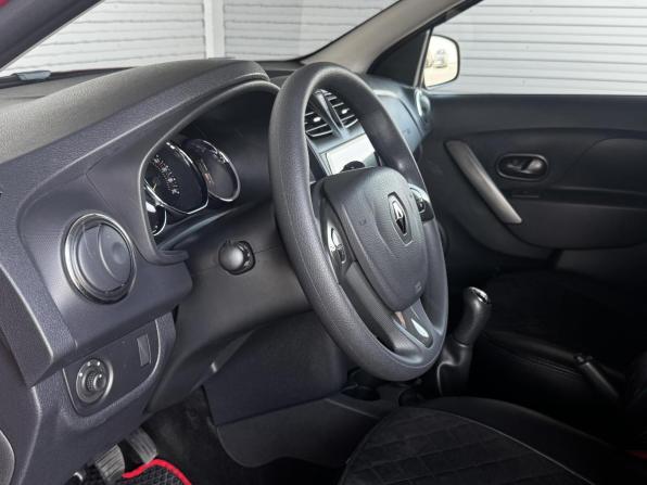 Renault Sandero II Рестайлинг с пробегом 2018 года, цена 899 000 рублей, 64951 км, хэтчбек, Автокод Объявления