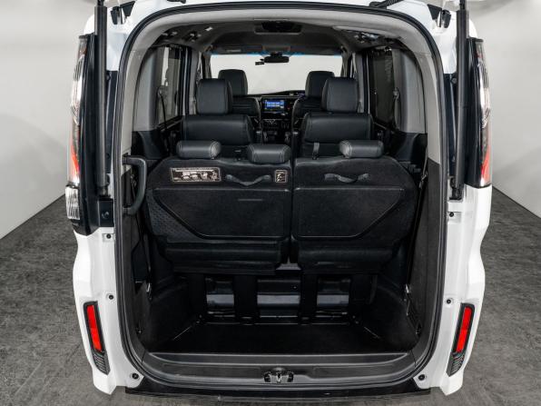 Honda Stepwgn V с пробегом 2015 года, цена 1 750 500 рублей, 92666 км, минивэн, Автокод Объявления