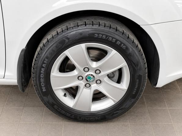 Skoda Octavia II (A5) Рестайлинг с пробегом 2012 года, цена 750 000 рублей, 252678 км, лифтбек, Автокод Объявления