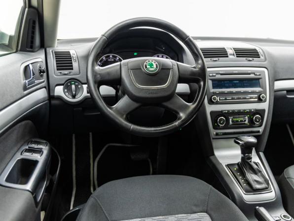 Skoda Octavia II (A5) Рестайлинг с пробегом 2012 года, цена 1 048 000 рублей, 179665 км, лифтбек, Автокод Объявления