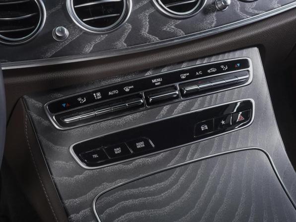 Mercedes-Benz E-Класс V (W213 S213 C238) Рестайлинг с пробегом 2022 года, цена 5 990 000 рублей, 48381 км, седан, Автокод Объявления