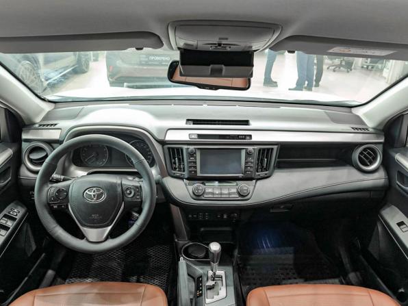 Toyota RAV4 IV (XA40) Рестайлинг с пробегом 2017 года, цена 2 099 000 рублей, 177901 км, внедорожник, Автокод Объявления
