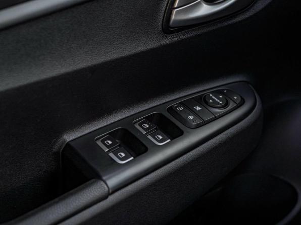 Kia Rio IV Рестайлинг с пробегом 2021 года, цена 1 677 000 рублей, 69992 км, хэтчбек, Автокод Объявления