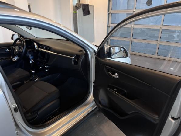 Kia Rio IV Рестайлинг с пробегом 2021 года, цена 1 395 000 рублей, 135838 км, хэтчбек, Автокод Объявления