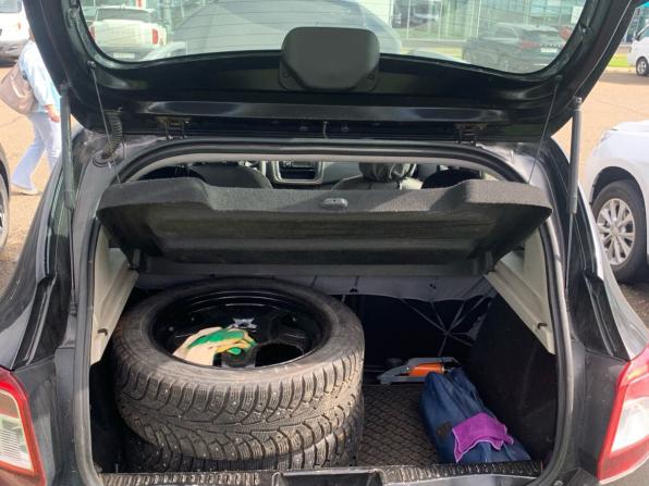 Renault Sandero II с пробегом 2015 года, цена 850 000 рублей, 89067 км, хэтчбек, Автокод Объявления