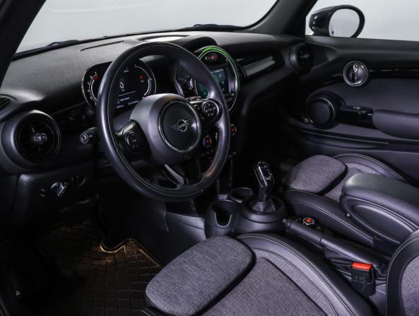 Mini Hatch III (F55/F56) Рестайлинг с пробегом 2020 года, цена 3 290 000 рублей, 27499 км, хэтчбек, Автокод Объявления