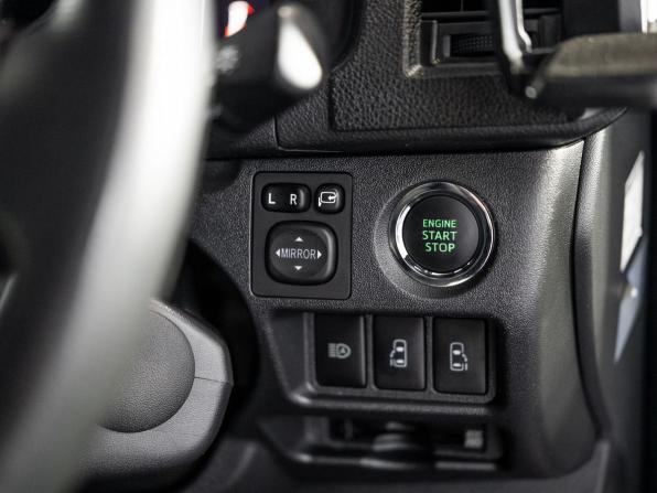 Toyota HiAce H200 Рестайлинг с пробегом 2020 года, цена 5 390 000 рублей, 45207 км, минивэн, Автокод Объявления