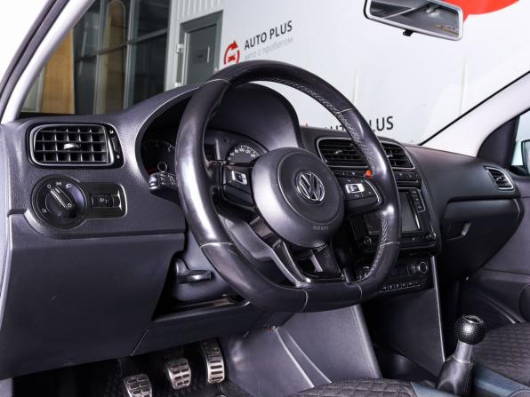 Volkswagen Polo V Рестайлинг с пробегом 2020 года, цена 1 349 000 рублей, 89530 км, седан, Автокод Объявления