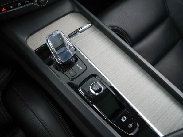 Volvo XC60 II Рестайлинг с пробегом 2021 года, цена 3 997 055 рублей, 159700 км, внедорожник, Автокод Объявления