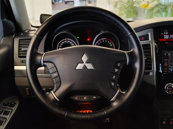 Mitsubishi Pajero IV Рестайлинг 2 с пробегом 2015 года, цена 2 018 000 рублей, 181780 км, внедорожник, Автокод Объявления