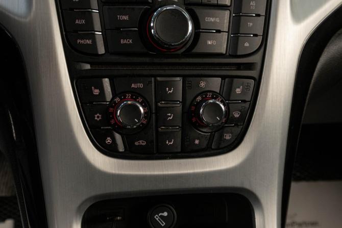 Opel Astra J Рестайлинг с пробегом 2012 года, цена 849 000 рублей, 225000 км, хэтчбек, Автокод Объявления