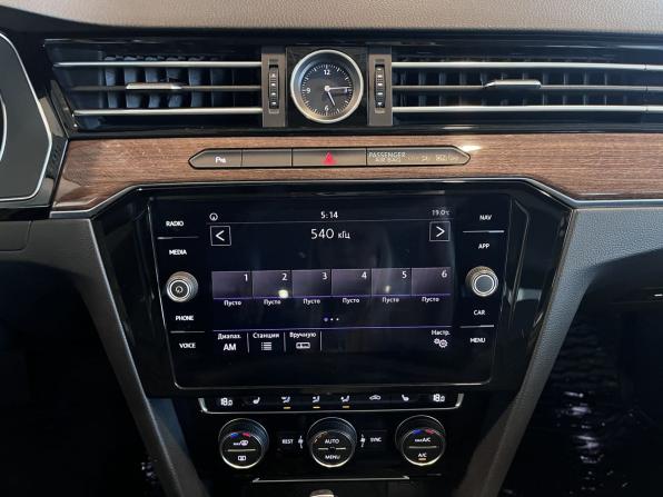 Volkswagen Passat B8 с пробегом 2018 года, цена 2 260 000 рублей, 110615 км, седан, Автокод Объявления